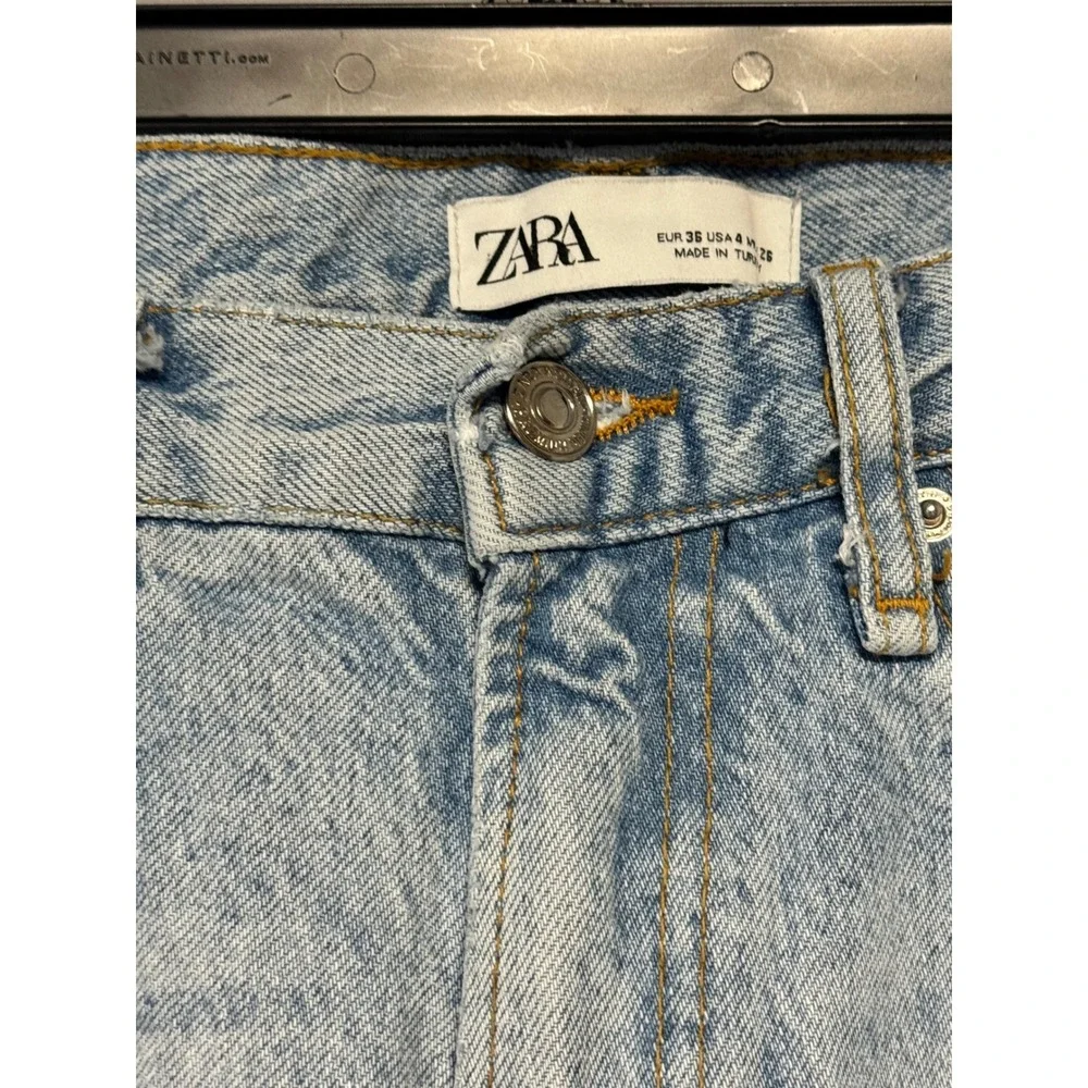 ZARA The Cigarette Distressed Light Wash Denim Jeans Women US 4 Raw Hem‎ Boho